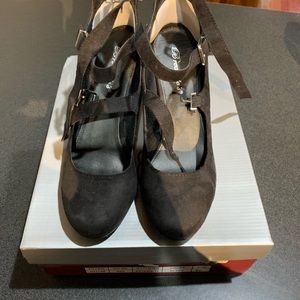 3 buckle strap heels